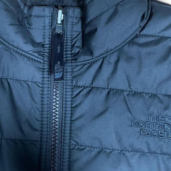 The North Face Black Sherpa-Lined Heavy Winter Jacket - Picture 7 of 7